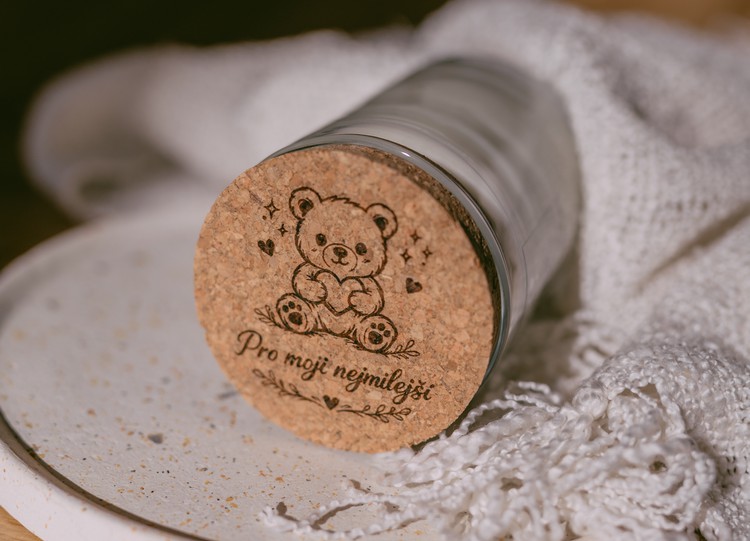 vlastni text na svicku personalizace